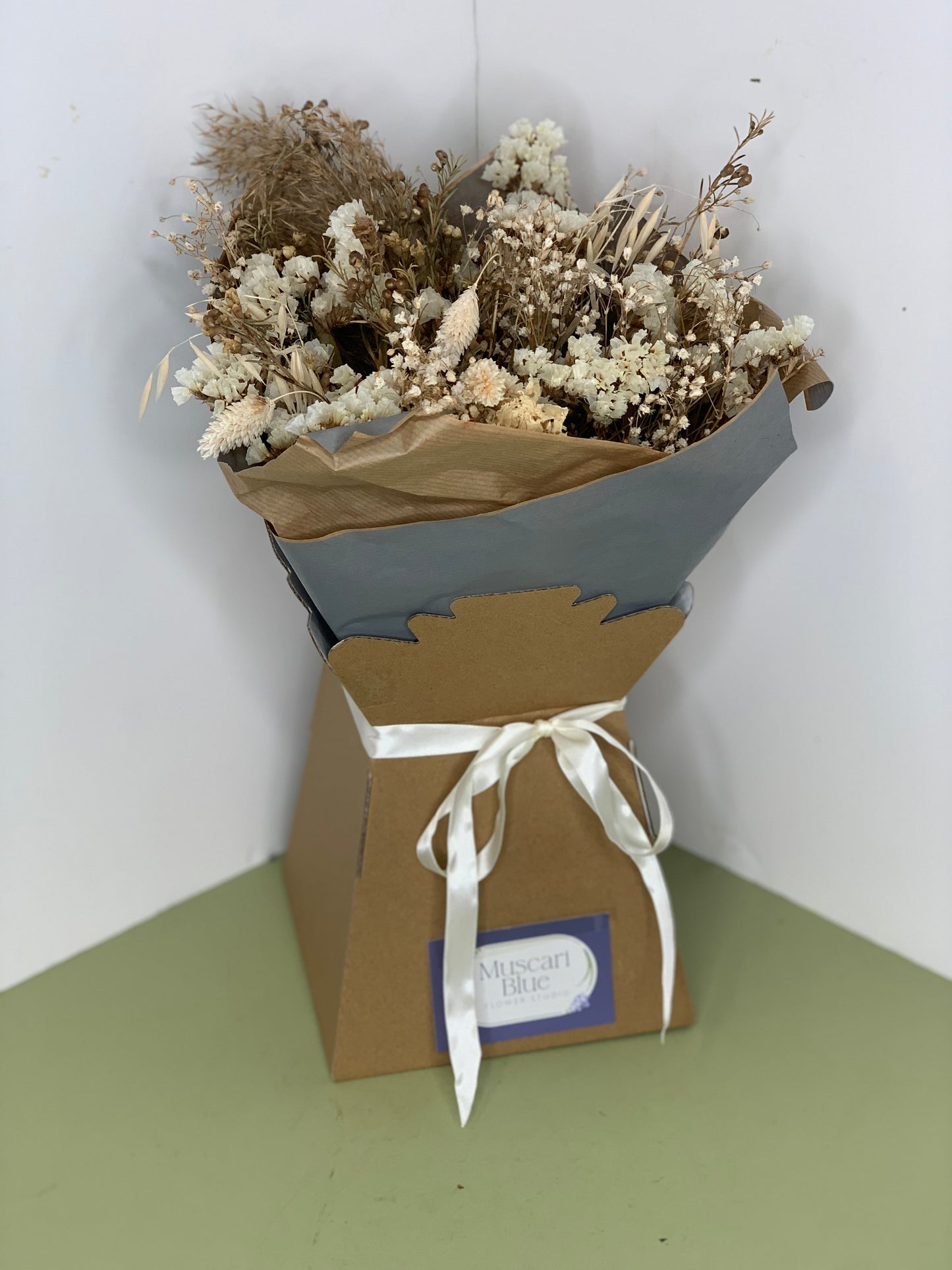 White and Natural Dried Bouquet